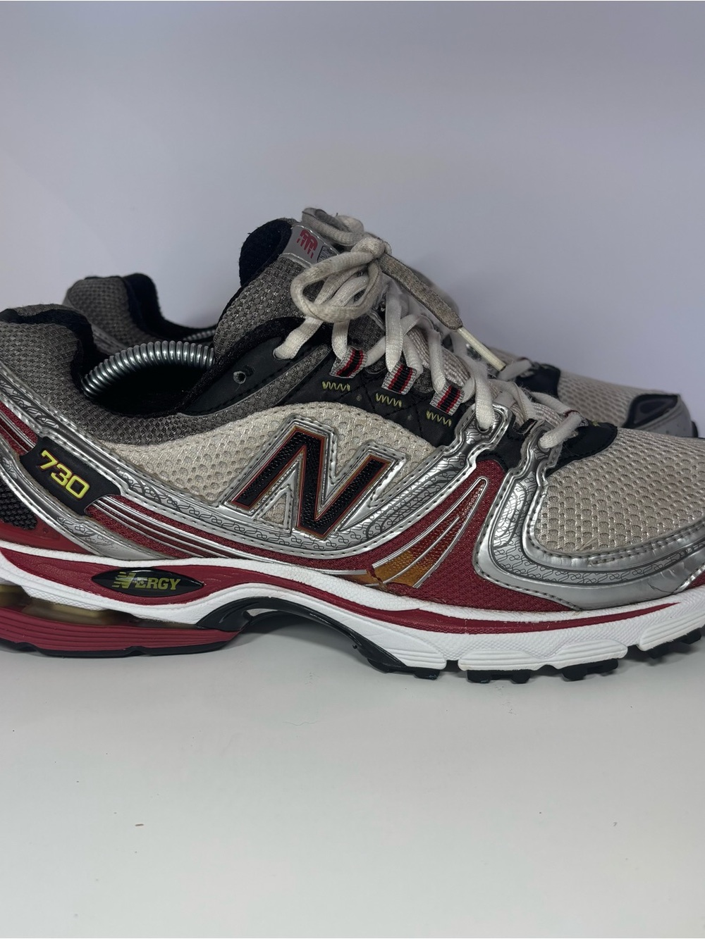 New Balance Men's Athletic Sneakers in Beige, Red and Silver Size 11.5